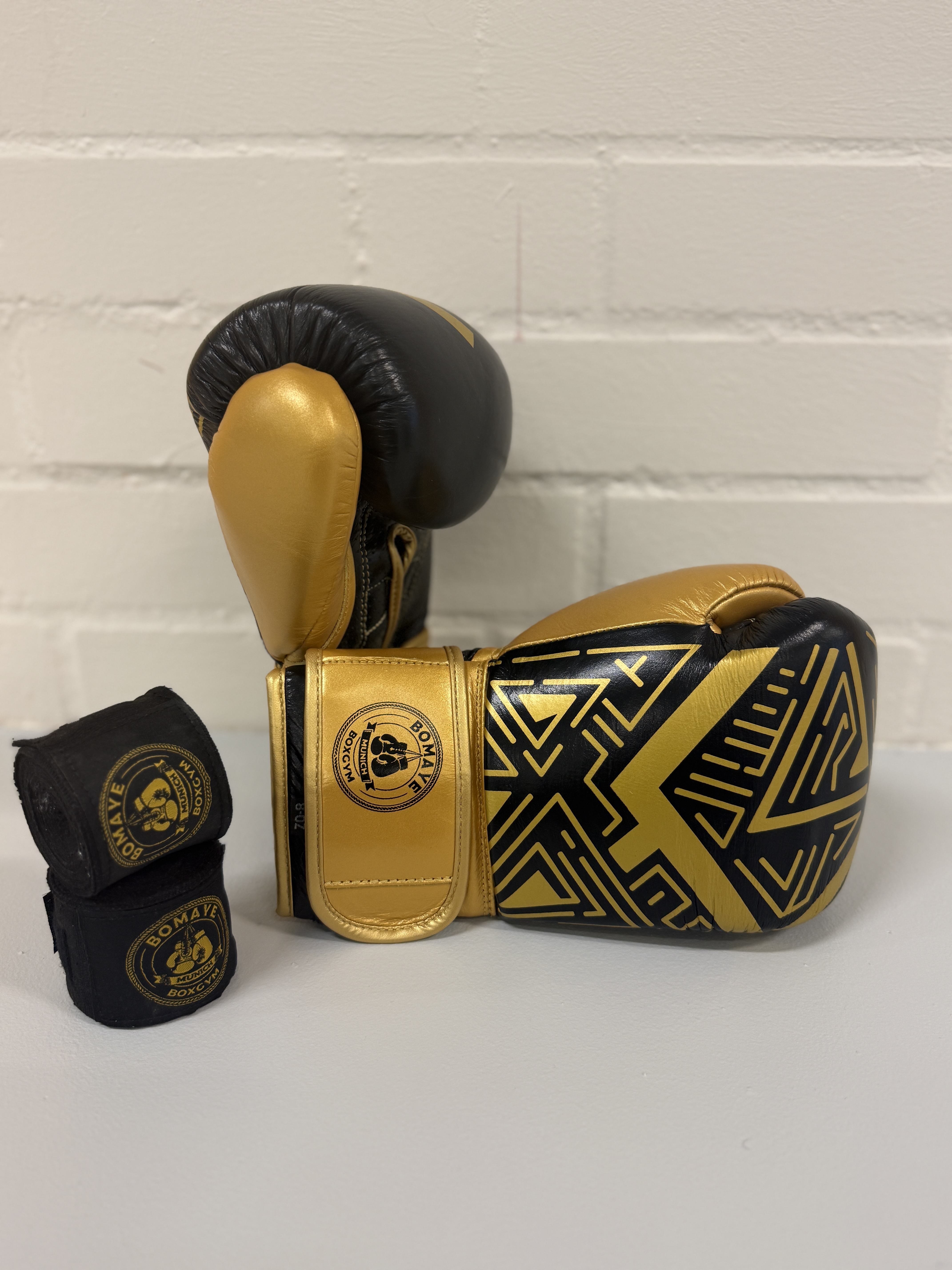 Bomaye Fighter-Kit: Boxhandschuhe, Bandagen, Springseil und T-Shirt